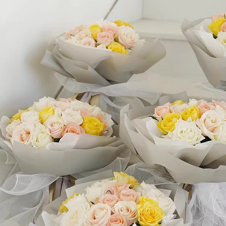 Mat ensfarvet gennemsigtigt blomsterindpakningspapir