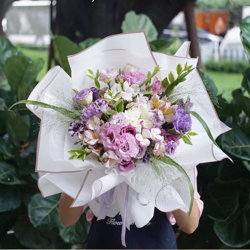 Guldkantet mat blomsterindpakningspapir