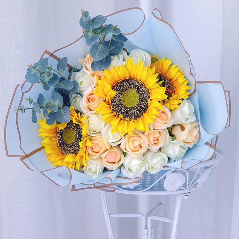 Guldkantet mat blomsterindpakningspapir