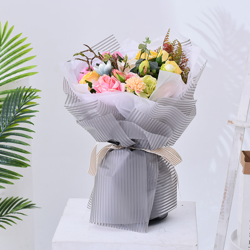 Stribet mat blomsterindpakningspapir