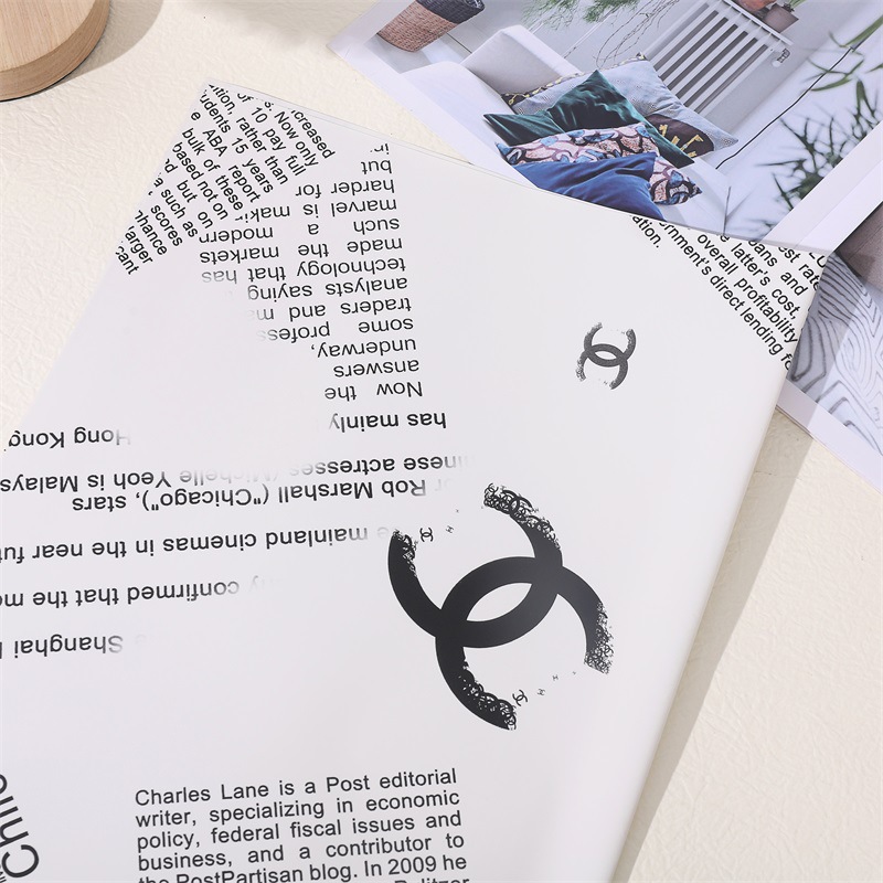 Indpakningspapir af mærket Chanel