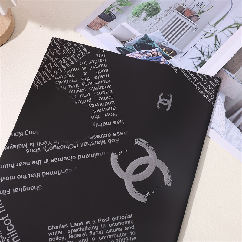 Indpakningspapir af mærket Chanel