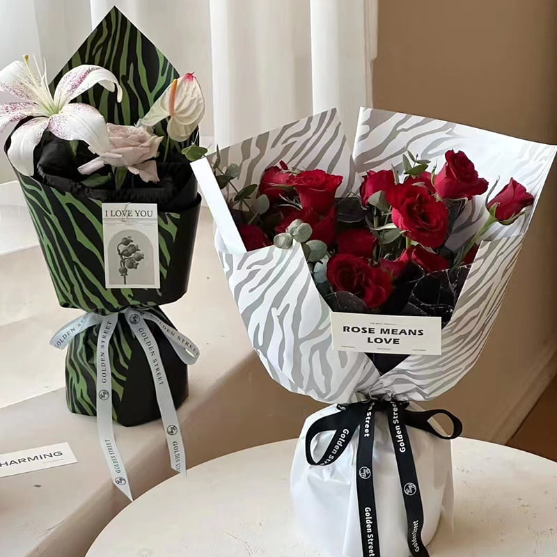 Zebra-print seks-farvet blomster indpakningspapir