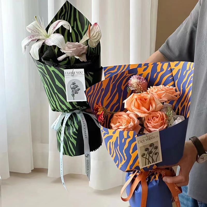 Zebra-print seks-farvet blomster indpakningspapir