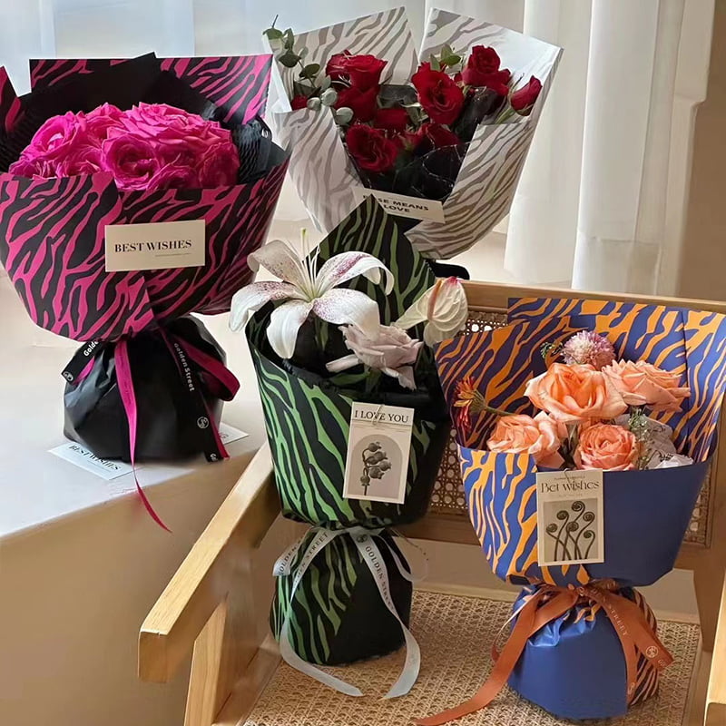 Zebra-print seks-farvet blomster indpakningspapir